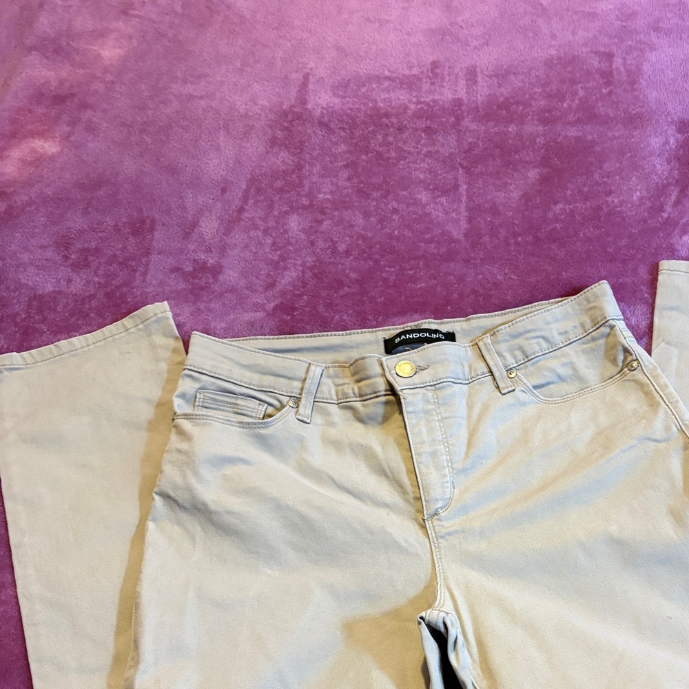 Bandolino Women's khaki Straight Leg Jeans perfect, always taken to cleaners